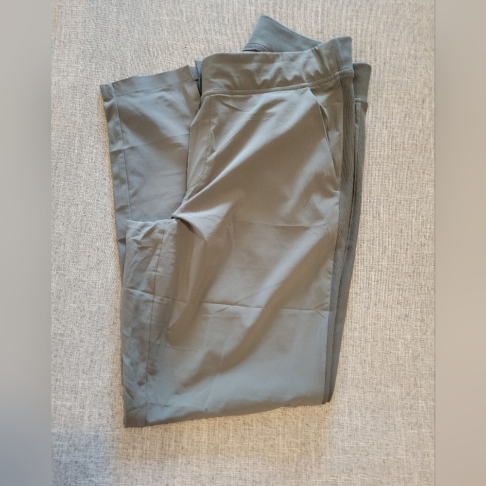 Athleta Brooklyn ankle pants in olive green - size 10